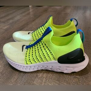 Ysed Nike React Phantom Run Flyknit 2
Volt Green Black White size 9.5